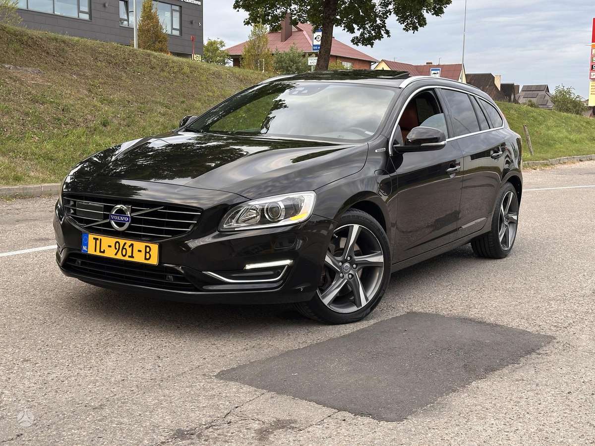 Volvo V60 2014 — rear view