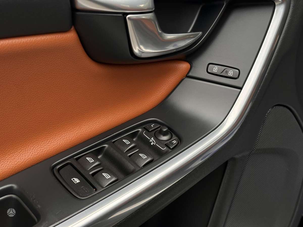 Volvo V60 2014 — photo 22