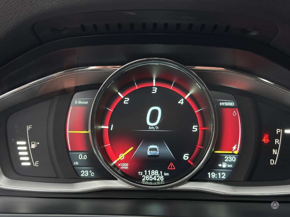 Volvo V60 2014 — photo 23