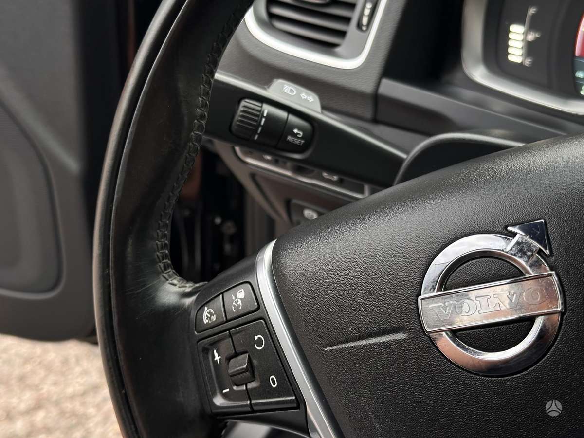 Volvo V60 2014 — photo 24
