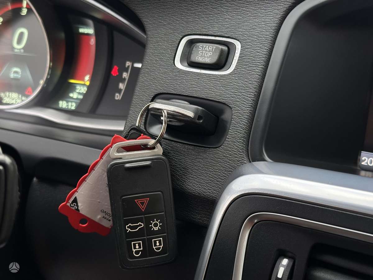 Volvo V60 2014 — photo 25