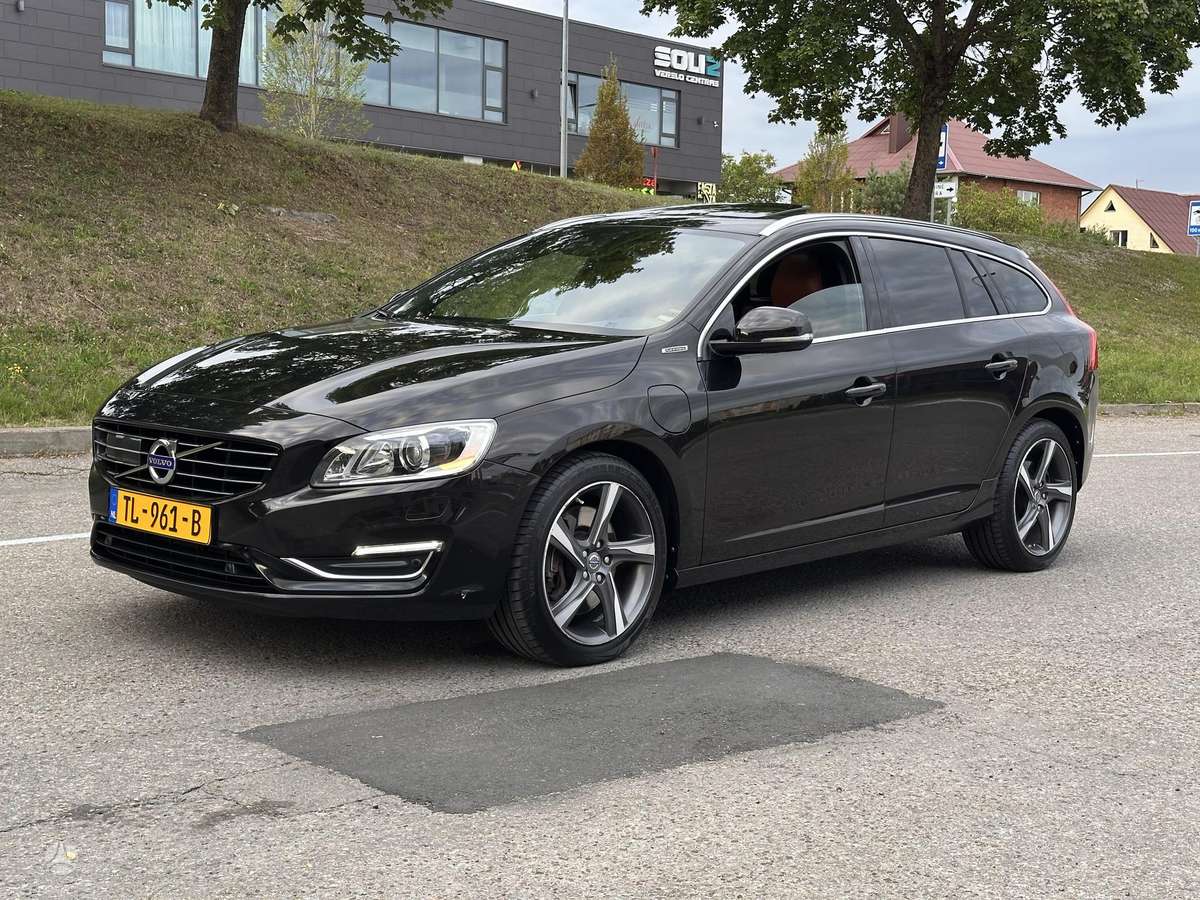 Volvo V60 2014 — interior
