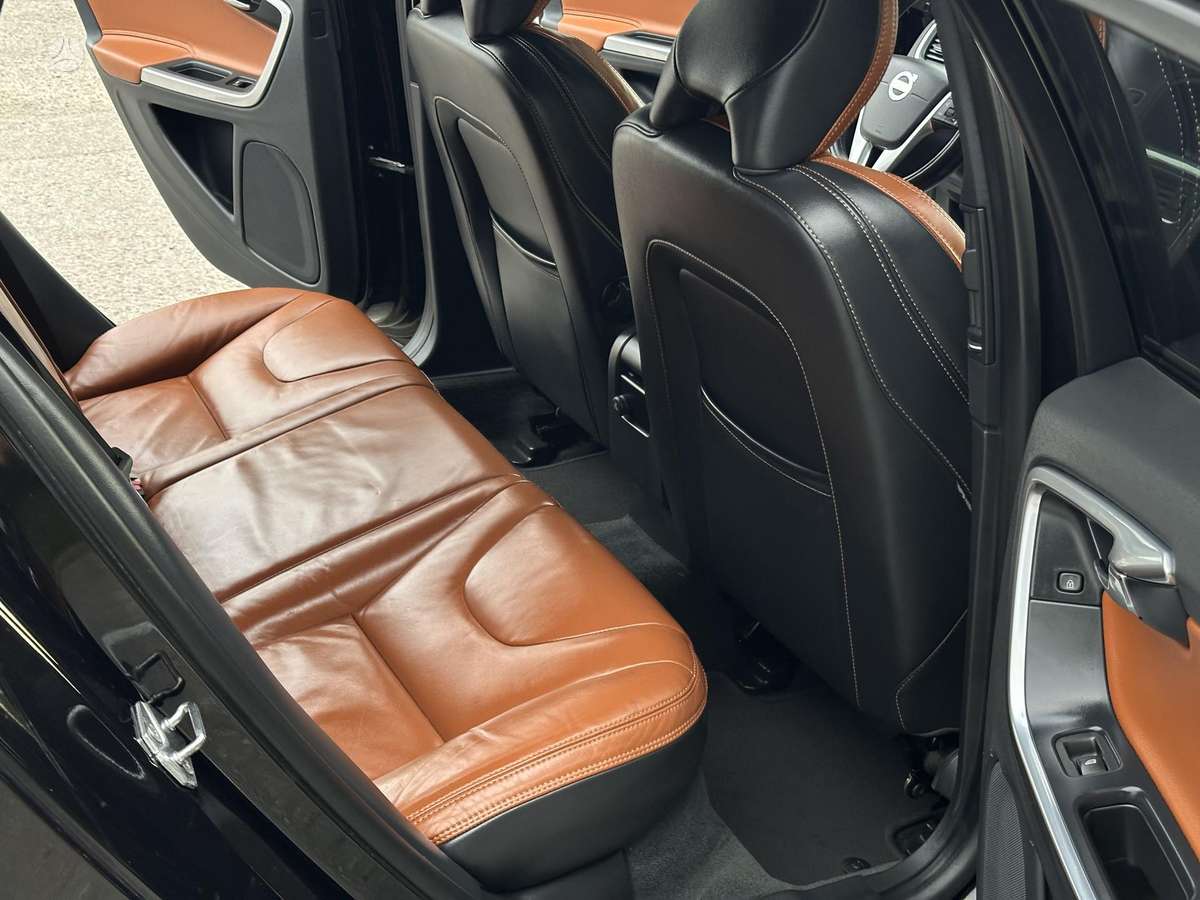 Volvo V60 2014 — photo 35