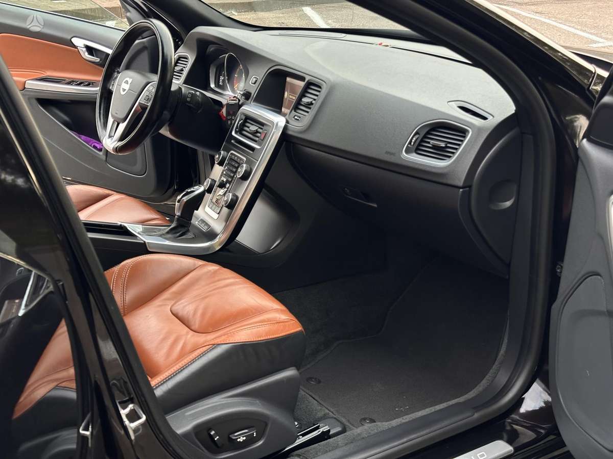 Volvo V60 2014 — photo 36