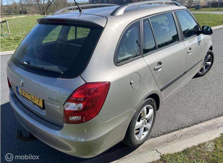 Skoda Fabia 2011 — photo 5