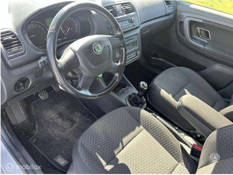 Skoda Fabia 2011 — photo 8