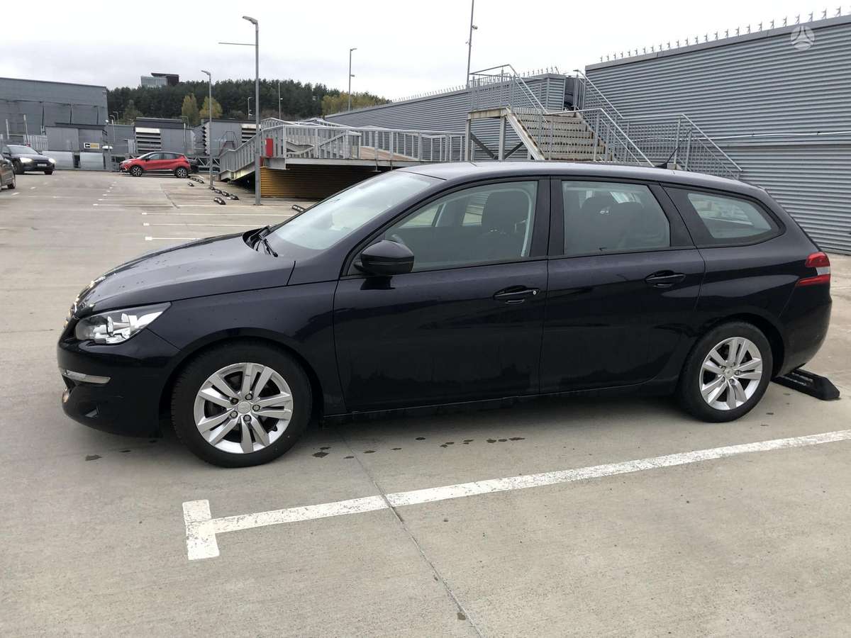 Peugeot 308 2014 — rear view