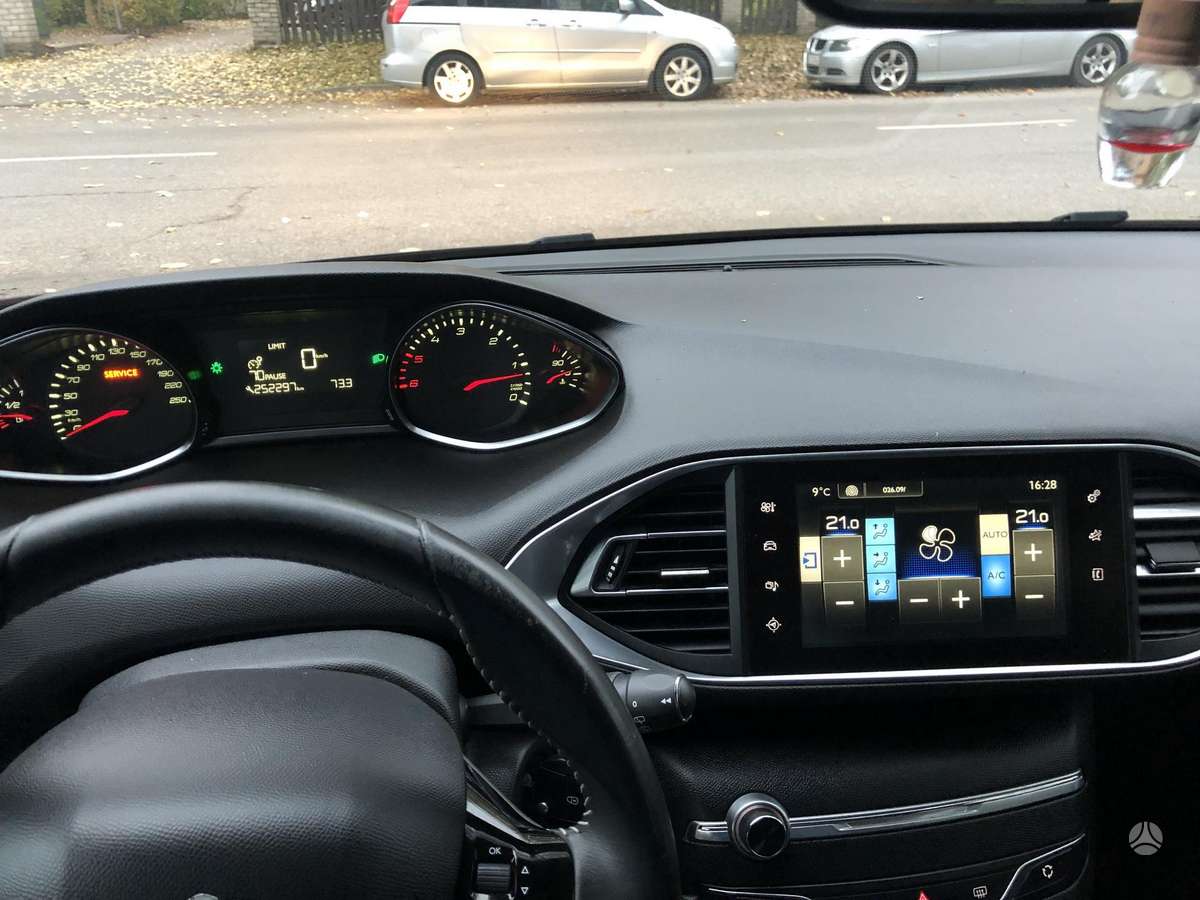 Peugeot 308 2014 — photo 8