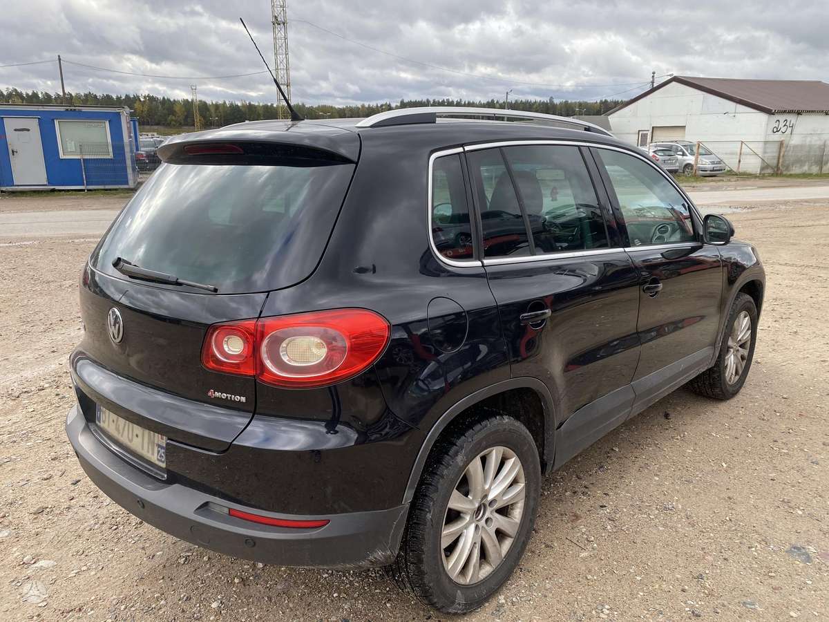 Volkswagen Tiguan 2010 — photo 6