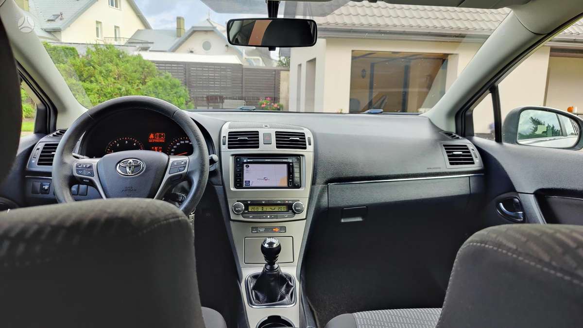 Toyota Avensis 2011 — двигун 1998 cm³, 126 HP (93kW)