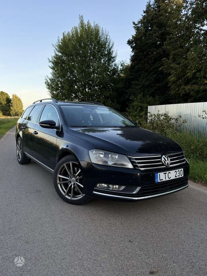 Volkswagen Passat 2012 — вигляд ззаду