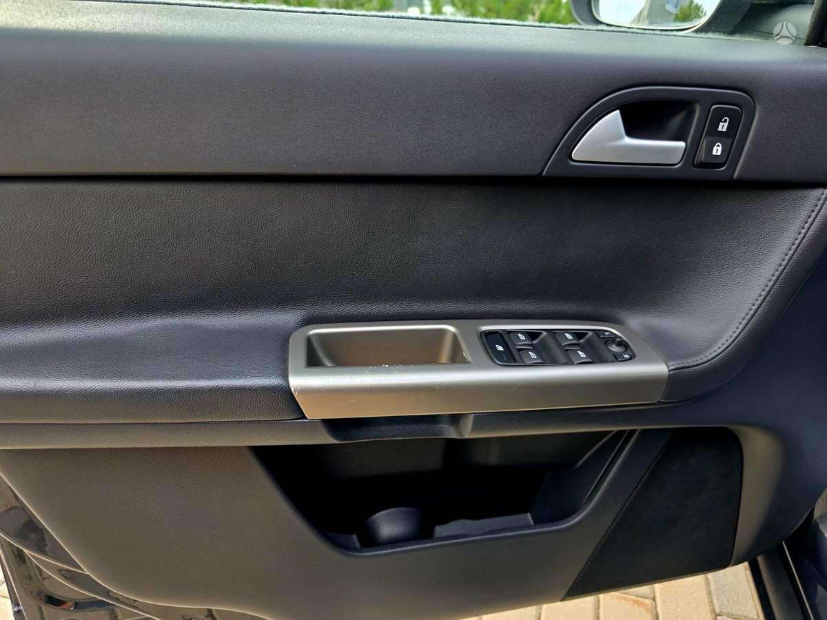 Volvo V50 2010 — photo 15