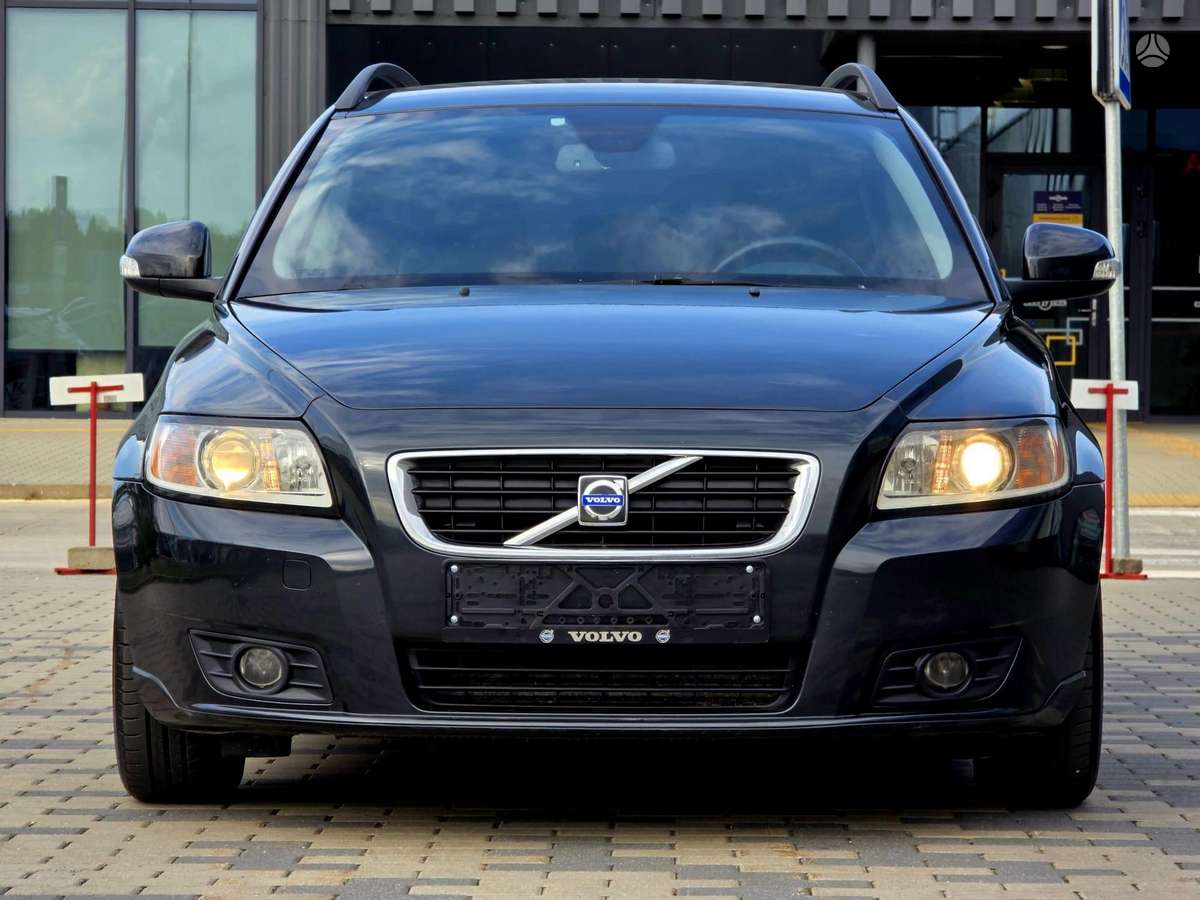 Volvo V50 2010 — photo 6