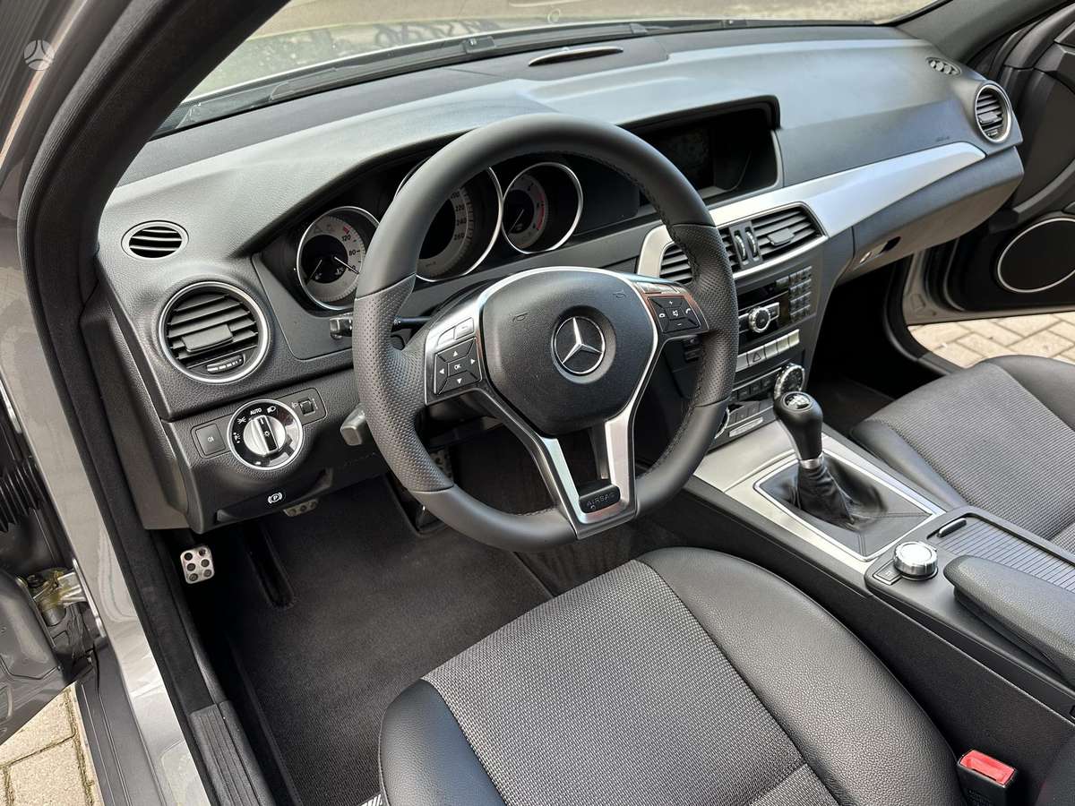 Mercedes-Benz C220 2013 — photo 15