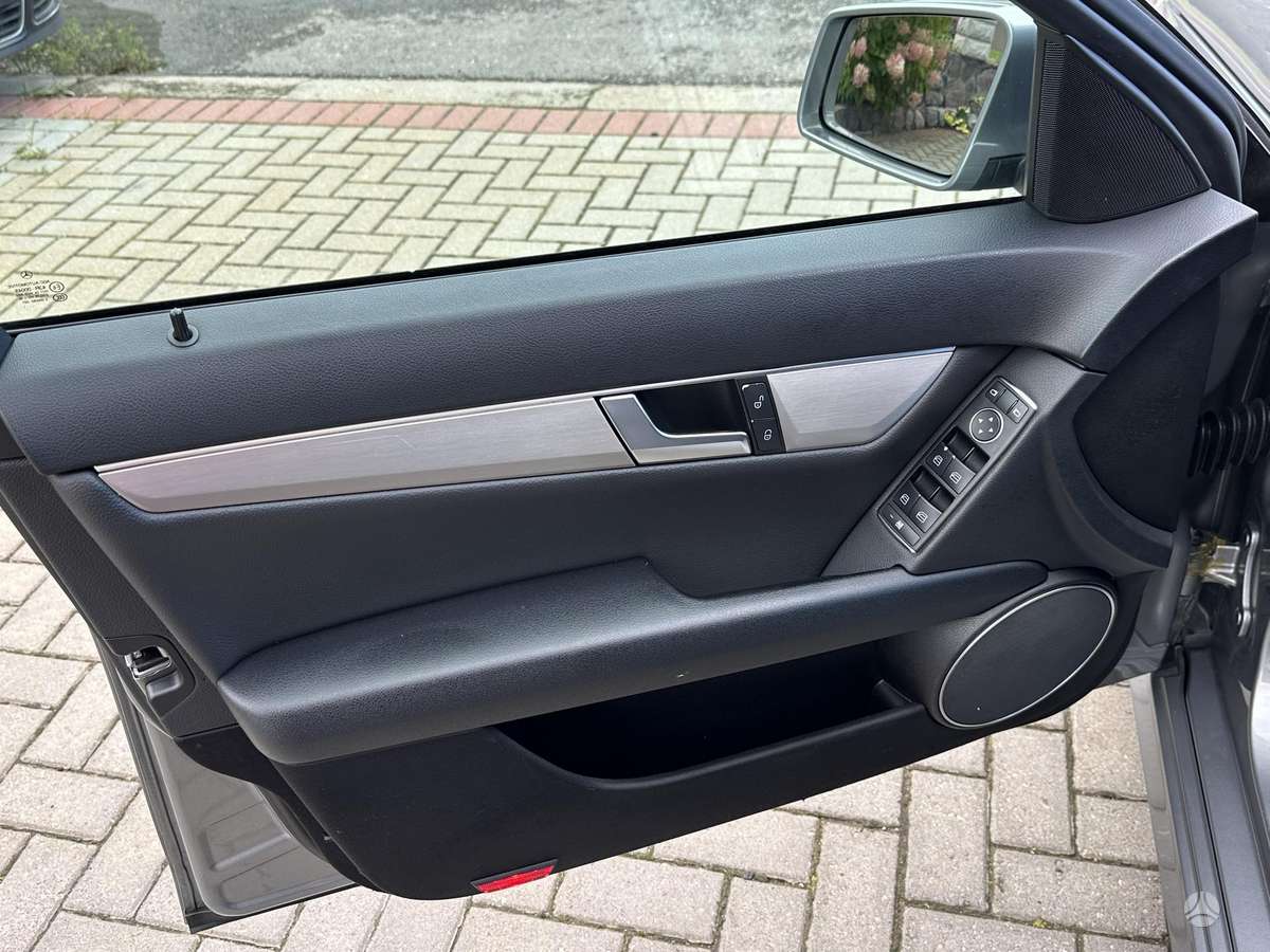 Mercedes-Benz C220 2013 — photo 16
