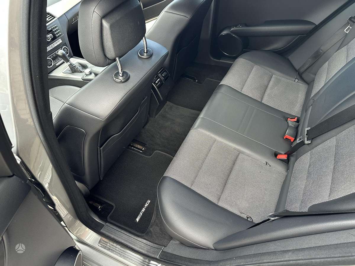 Mercedes-Benz C220 2013 — photo 19