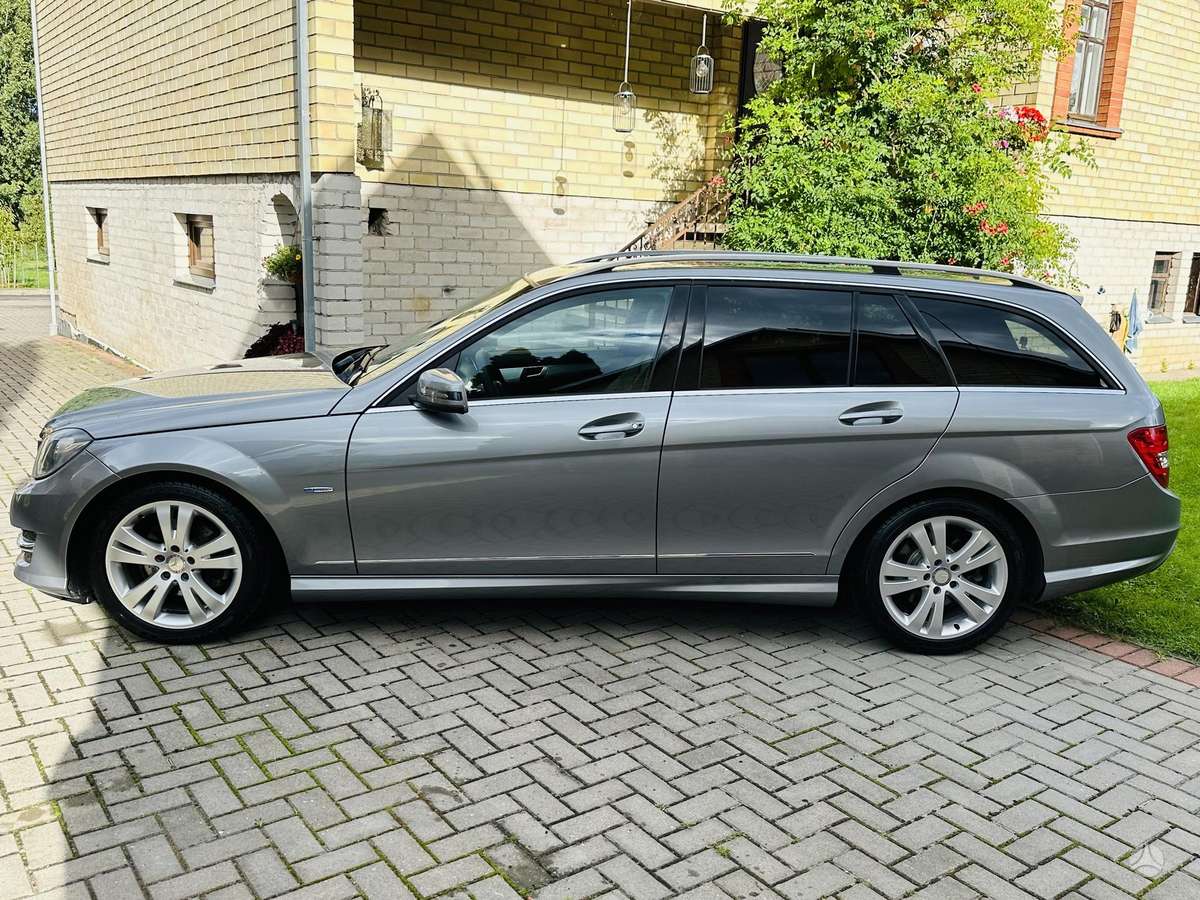 Mercedes-Benz C220 2013 — rear view