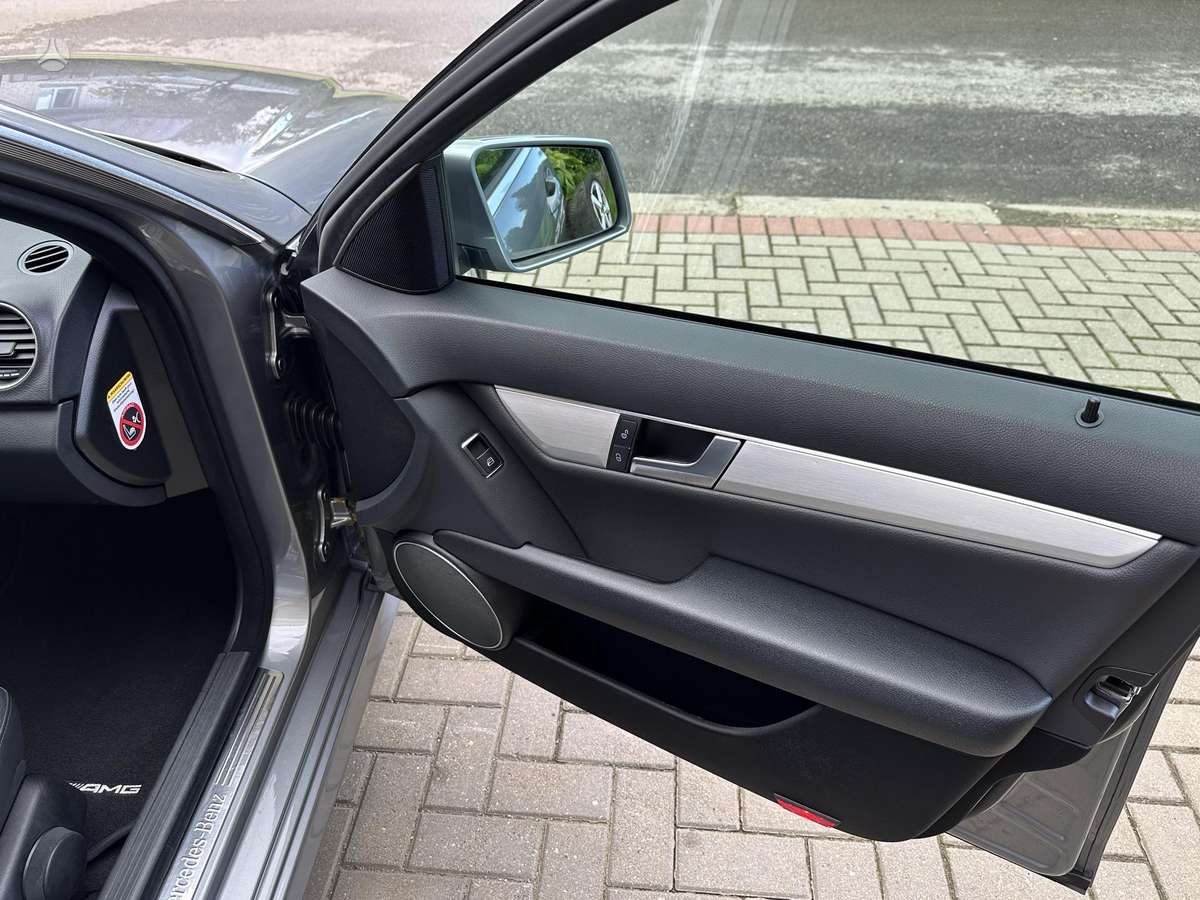 Mercedes-Benz C220 2013 — photo 23