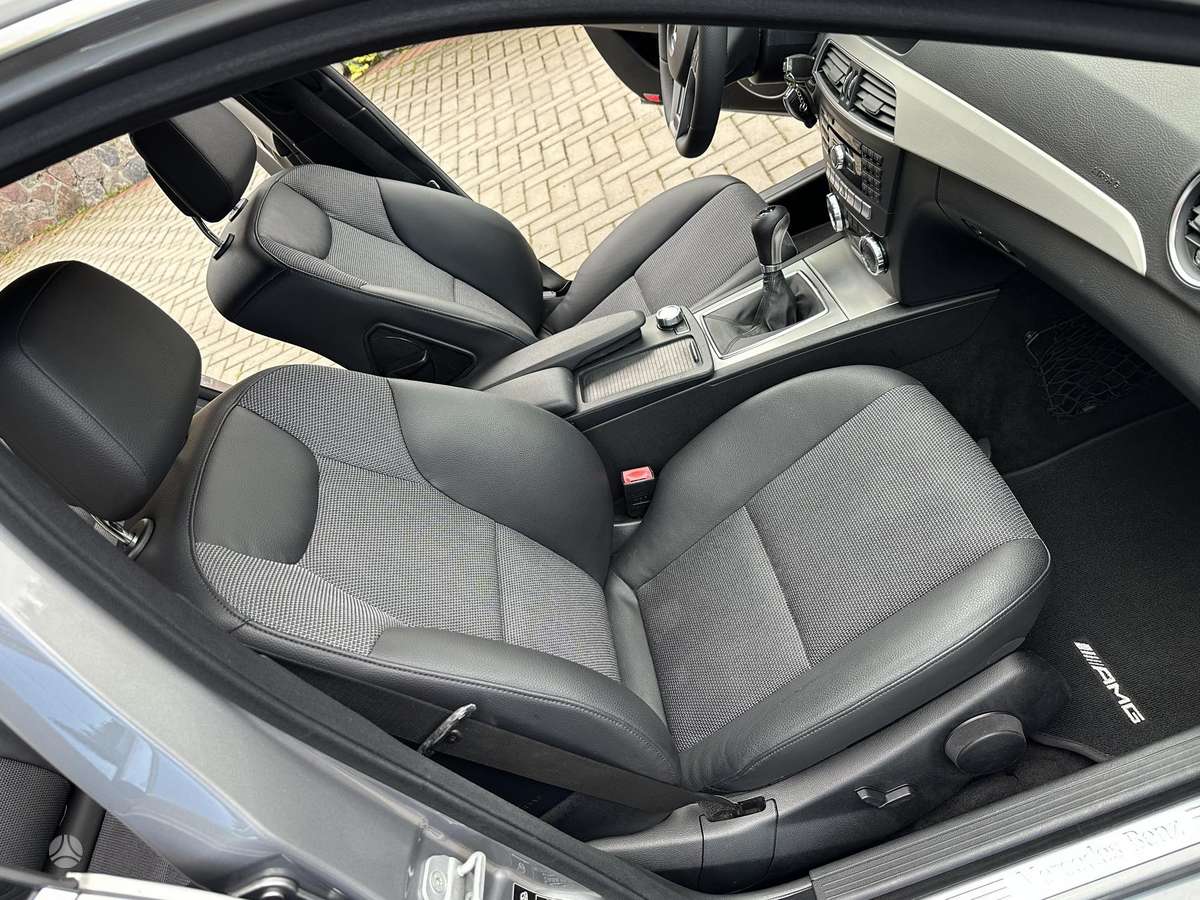 Mercedes-Benz C220 2013 — photo 24