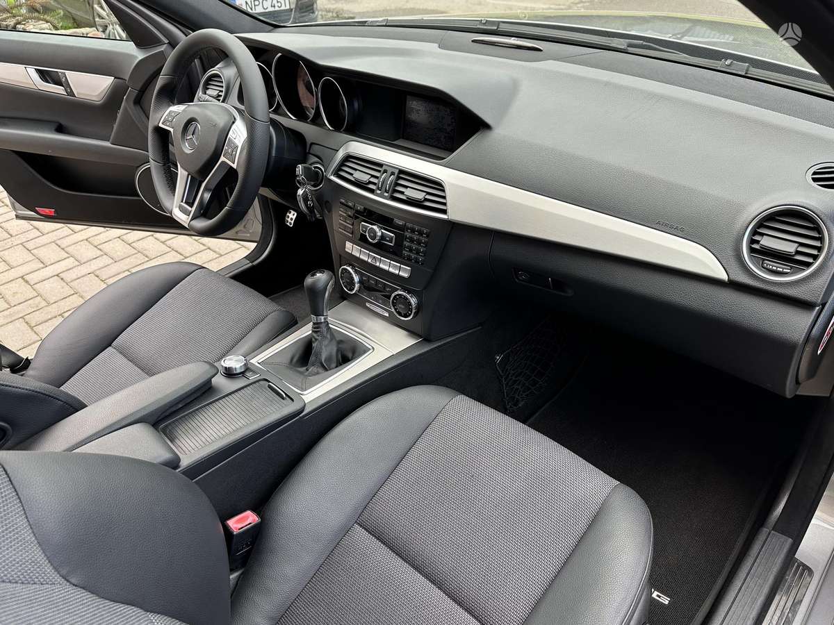Mercedes-Benz C220 2013 — photo 26