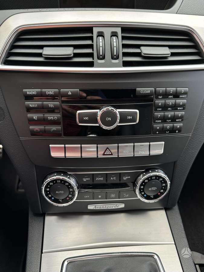 Mercedes-Benz C220 2013 — photo 27