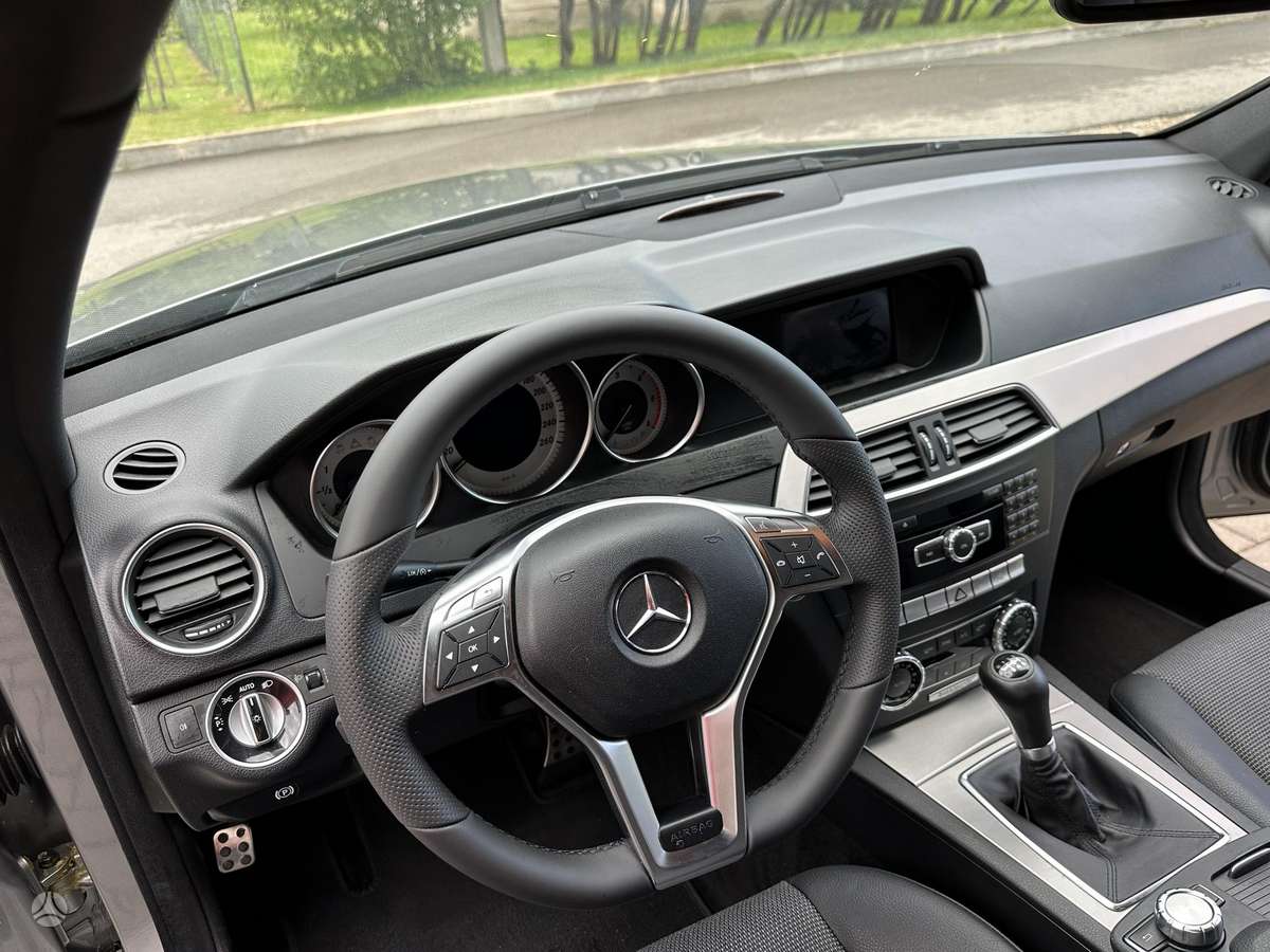 Mercedes-Benz C220 2013 — photo 28