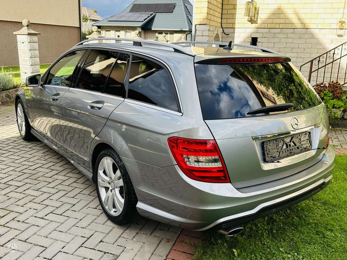 Mercedes-Benz C220 2013 — interior