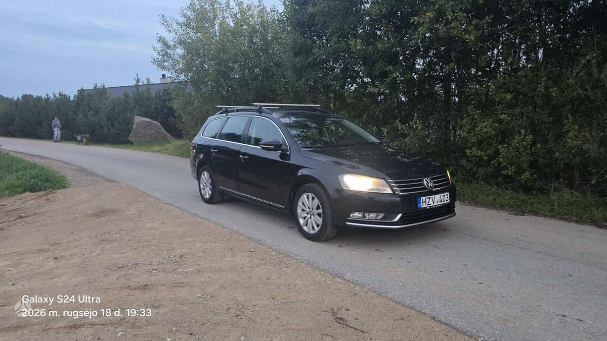 Volkswagen Passat 2011 — вигляд ззаду