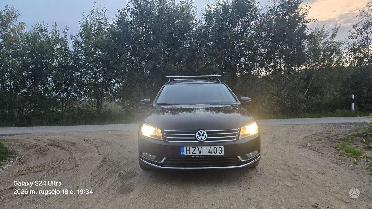 Volkswagen Passat 2011 — салон