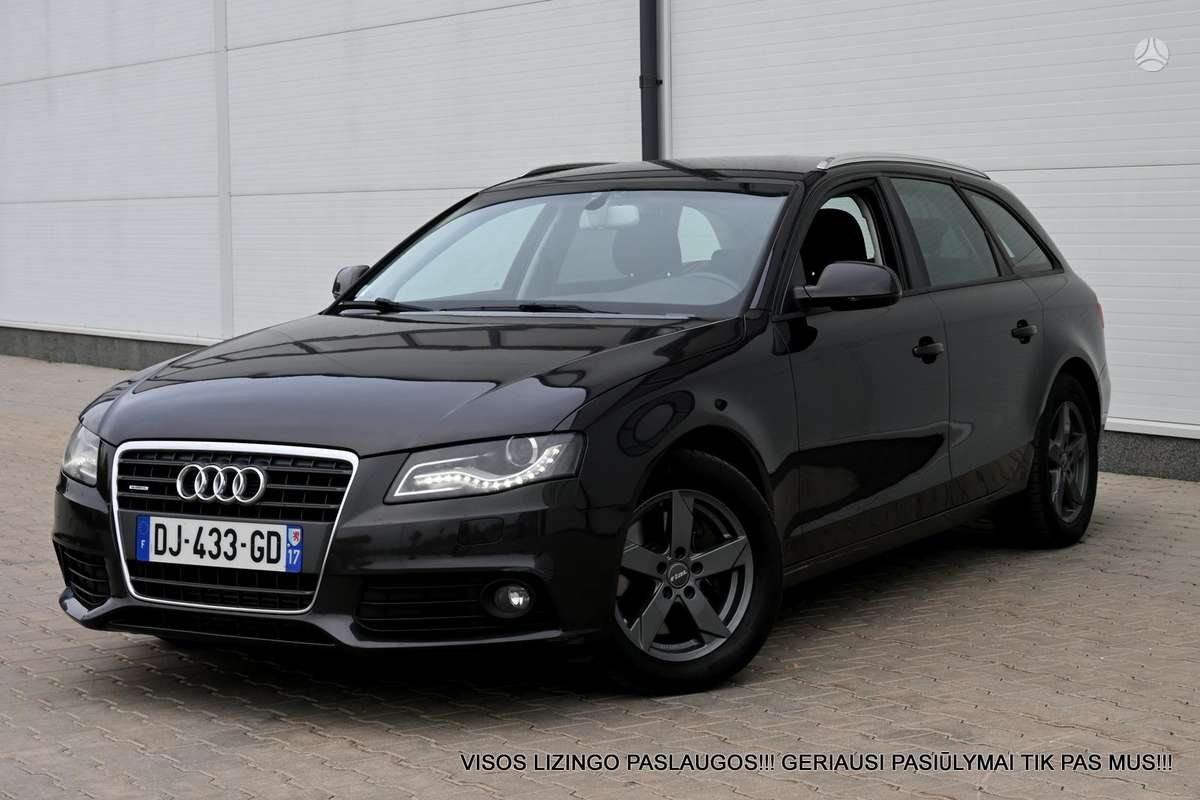 Audi A4 2011 — салон