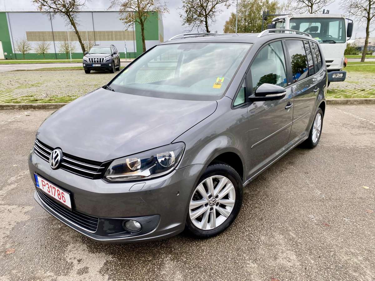 Volkswagen Touran 2012 — вигляд ззаду