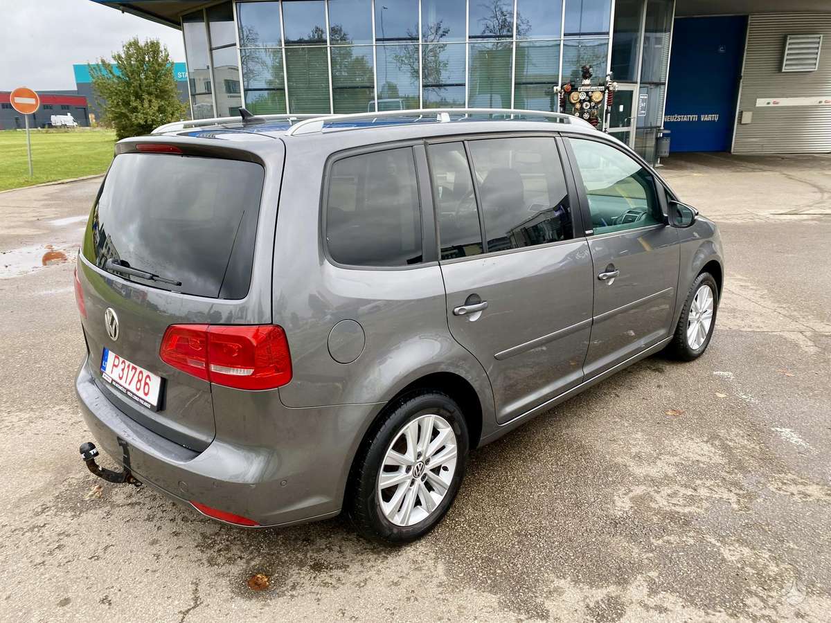 Volkswagen Touran 2012 — двигун 1968 cm³, 140 HP (103kW)