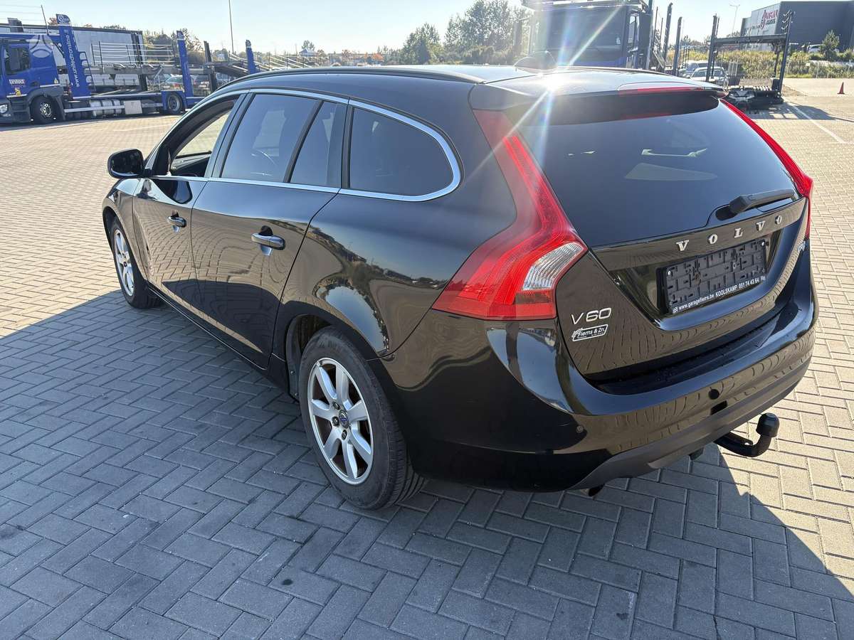 Volvo V60 2012 — двигун 1560 cm³, 116 HP (85kW)