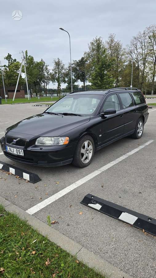 Volvo V70 2006 — rear view