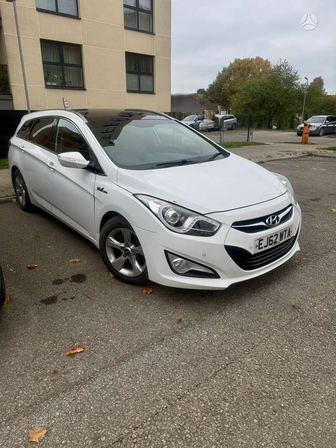 Hyundai i40 2012 — вигляд ззаду