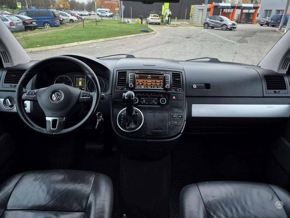 Volkswagen Multivan 2011 — photo 11