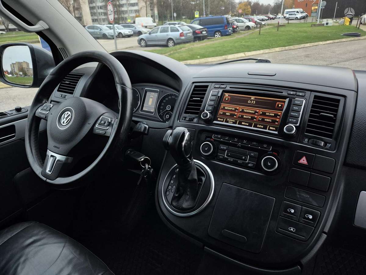 Volkswagen Multivan 2011 — photo 12
