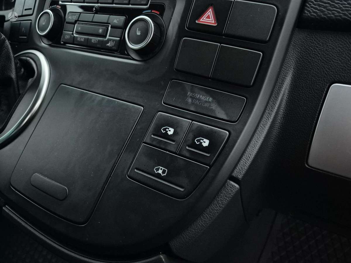 Volkswagen Multivan 2011 — photo 14