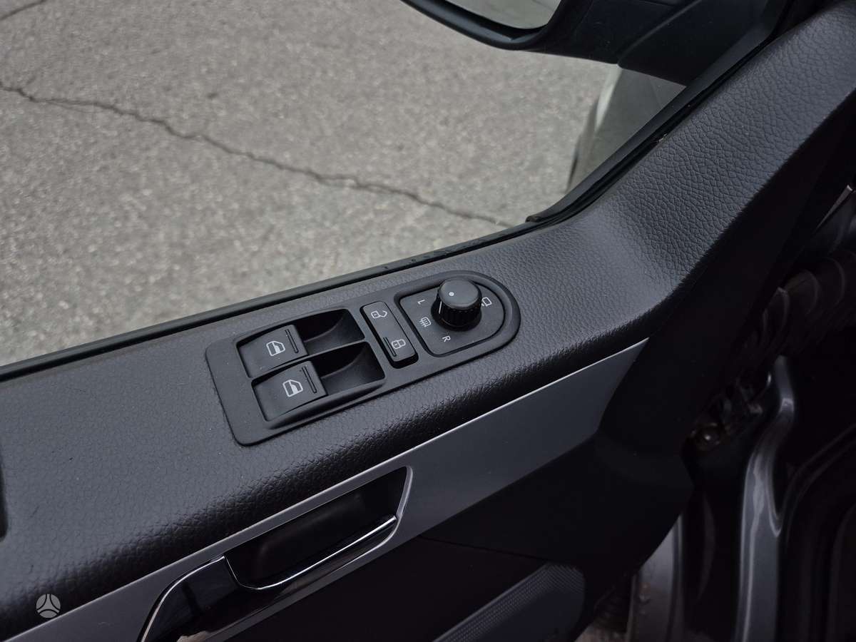 Volkswagen Multivan 2011 — photo 15
