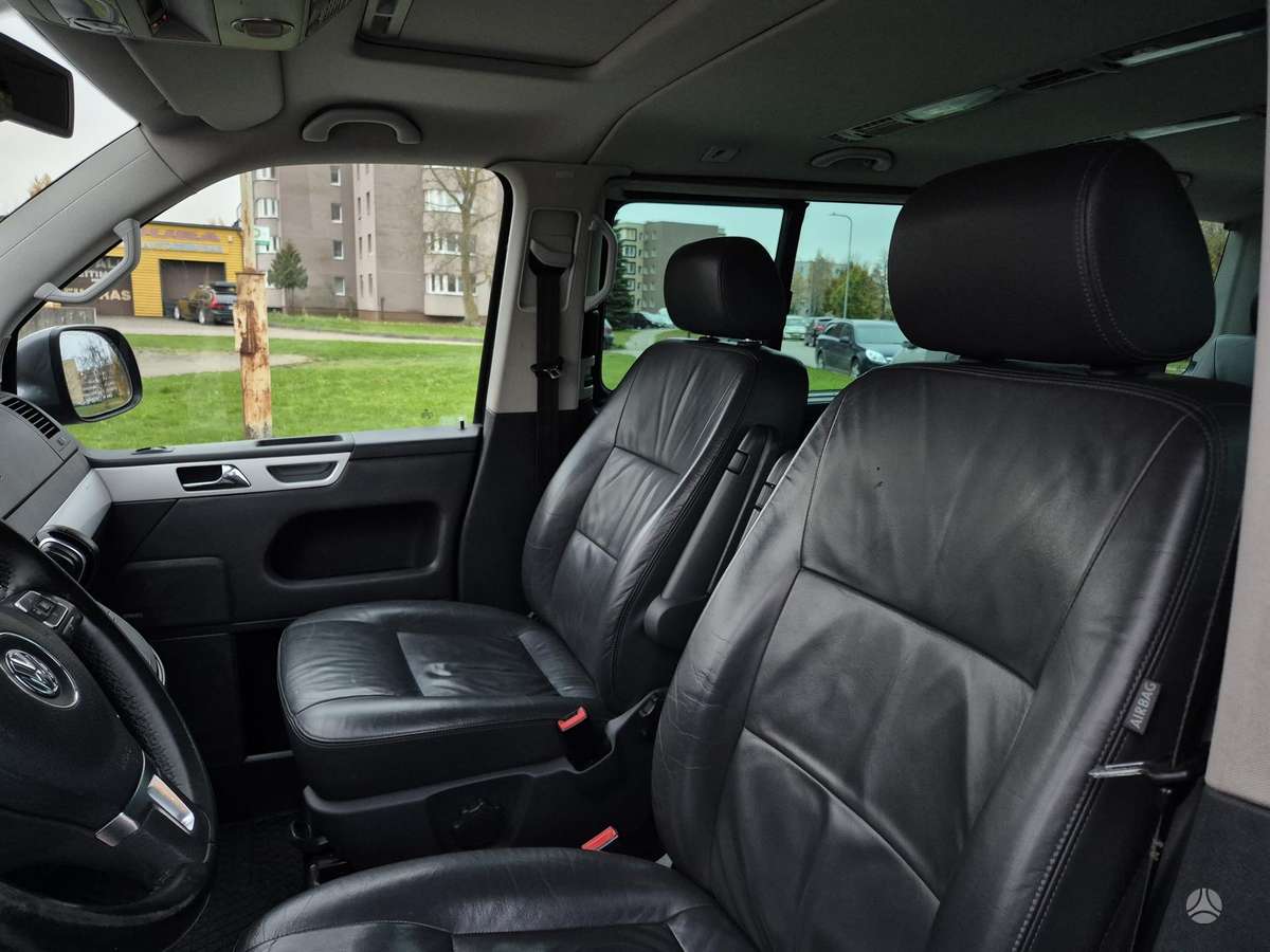Volkswagen Multivan 2011 — photo 16
