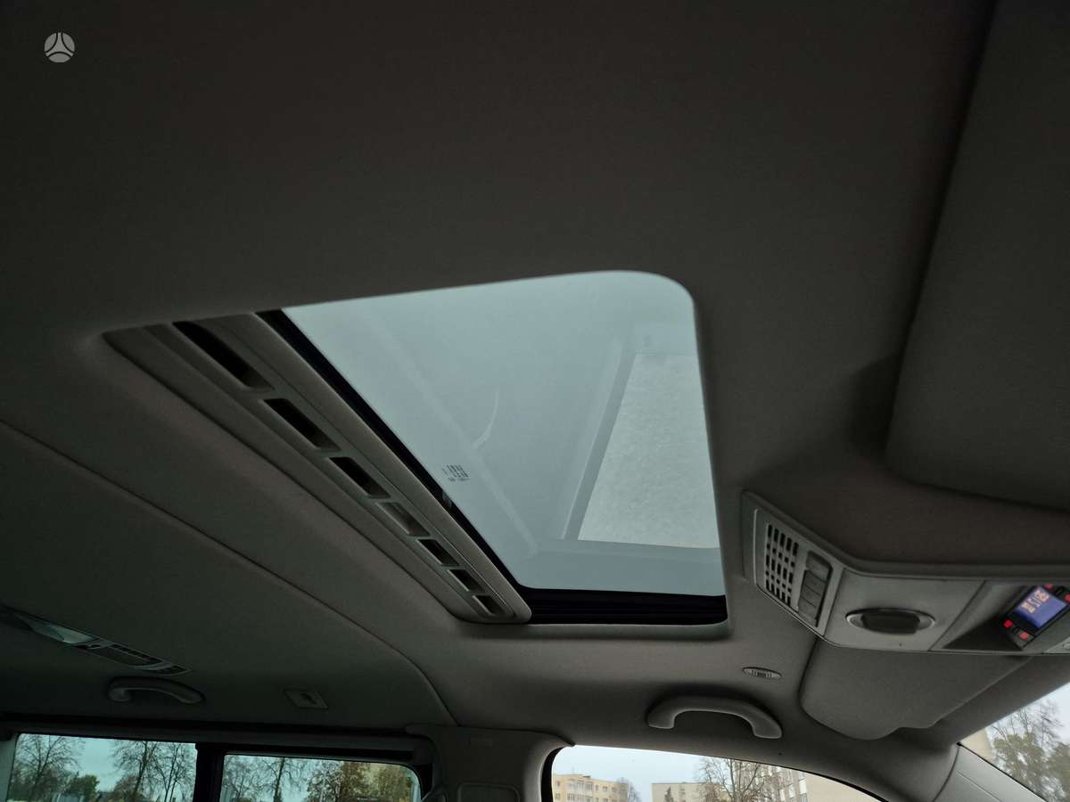 Volkswagen Multivan 2011 — photo 18