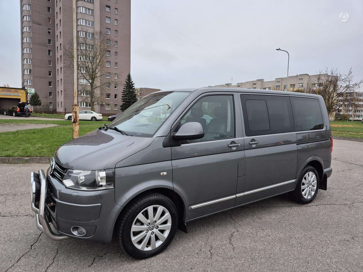 Volkswagen Multivan 2011 — rear view