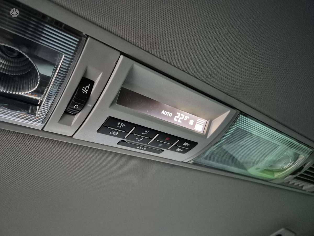 Volkswagen Multivan 2011 — photo 23
