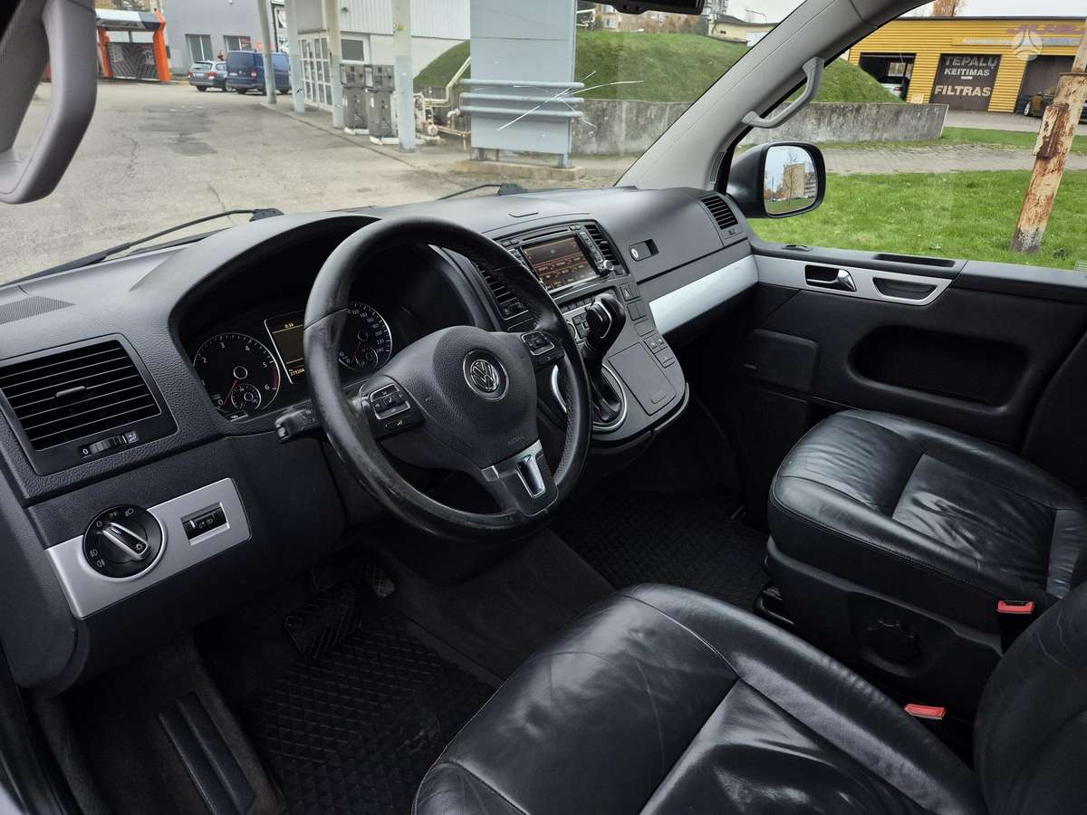 Volkswagen Multivan 2011 — photo 9