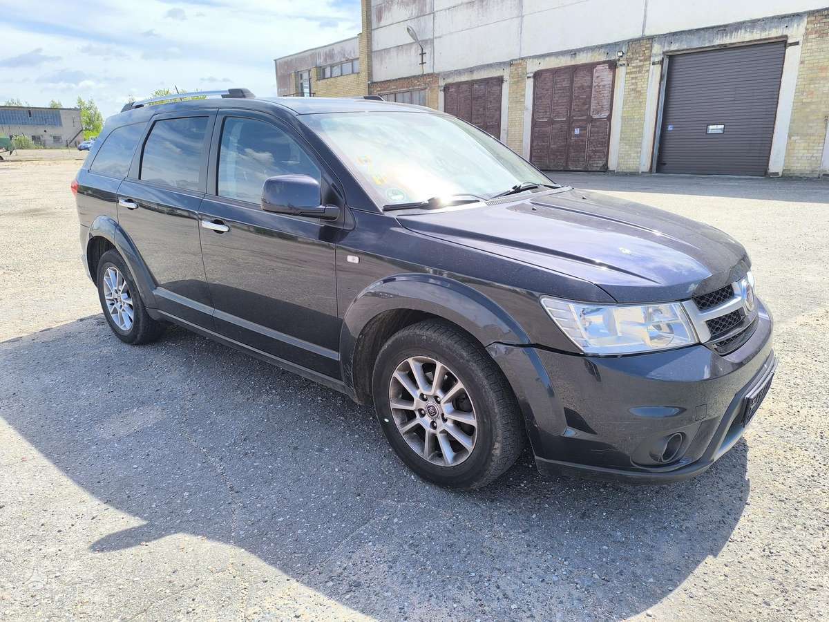 Fiat Freemont 2012 — салон