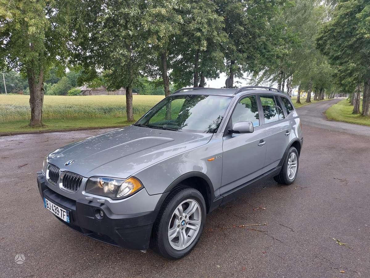 BMW X3 2004 — rear view
