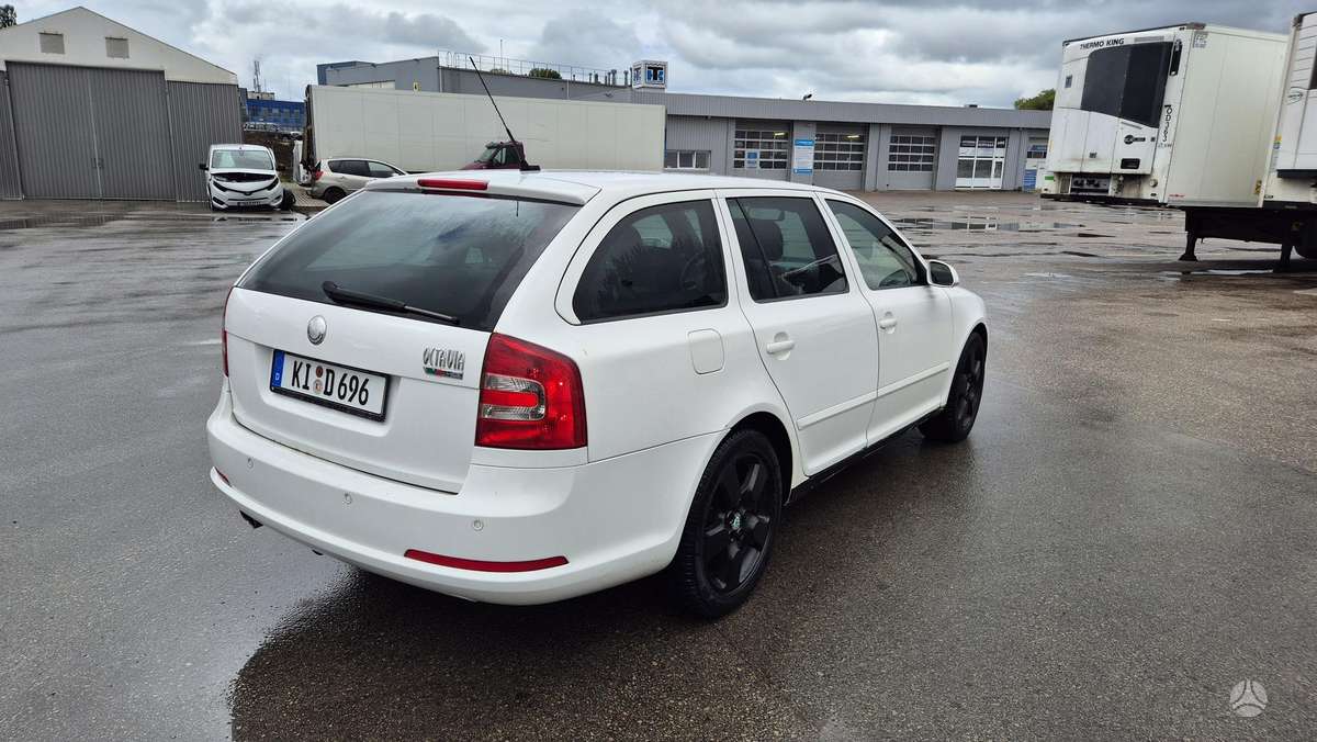 Skoda Octavia 2008 — interior