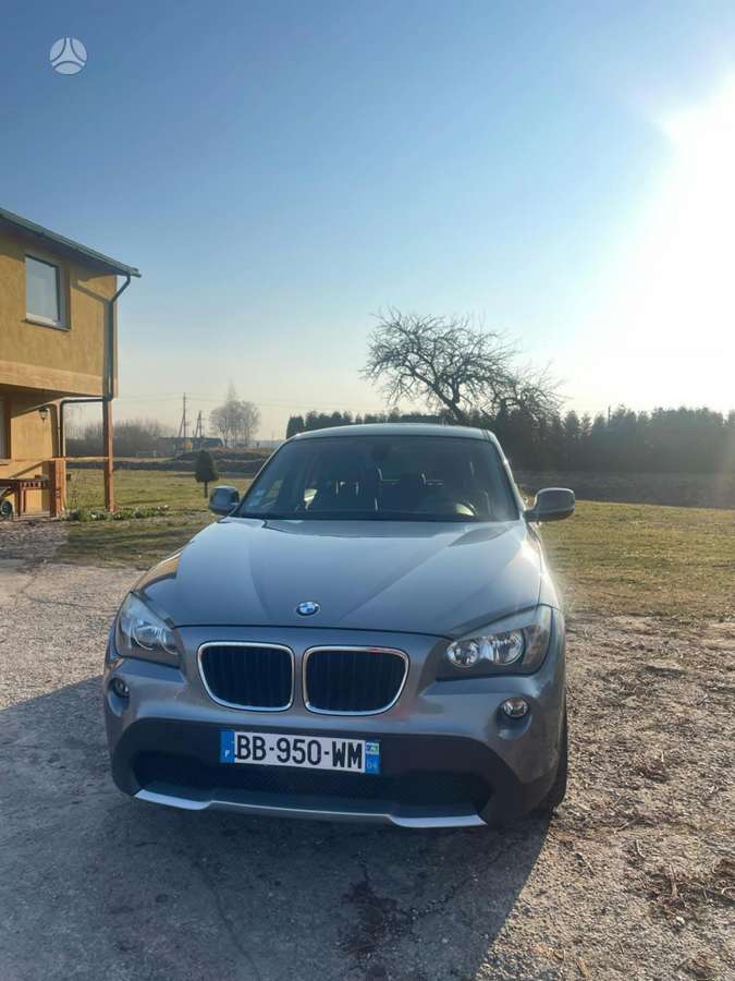 BMW X1 2010 — rear view