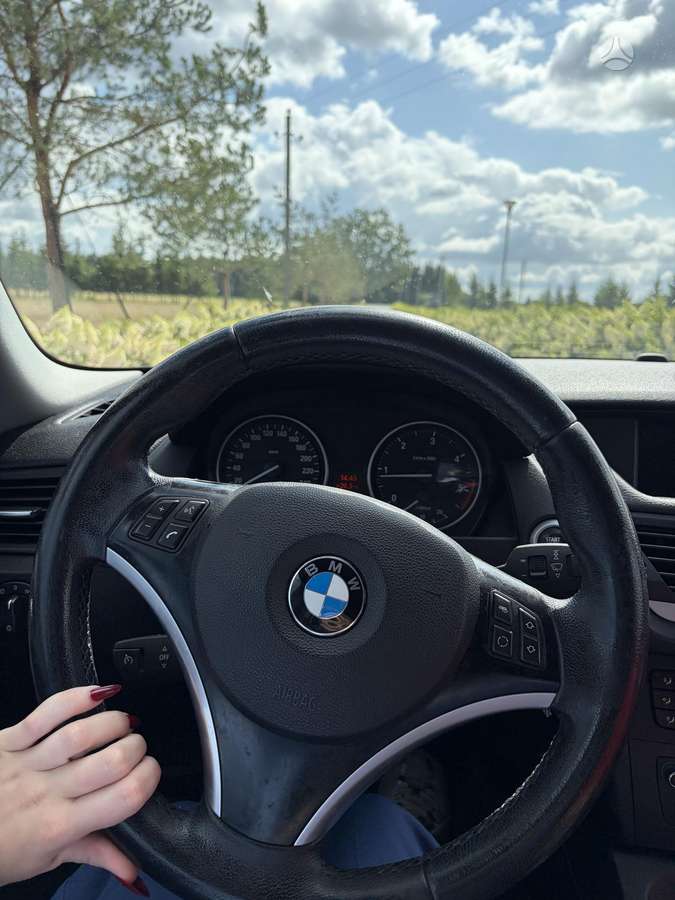 BMW X1 2010 — engine 2000 cm³, 143 HP (105kW)