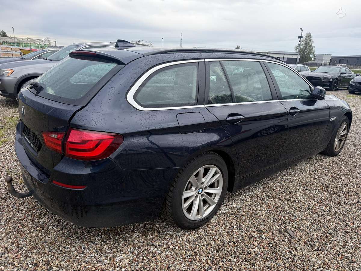 BMW 520 2012 — interior